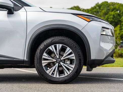 Used 2023 Nissan Rogue SV FWD image 9