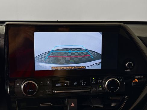Certified 2024 Toyota Highlander XLE AWD/4WD image 16