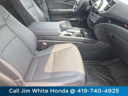 Used 2024 Honda Passport Black Edition image 24