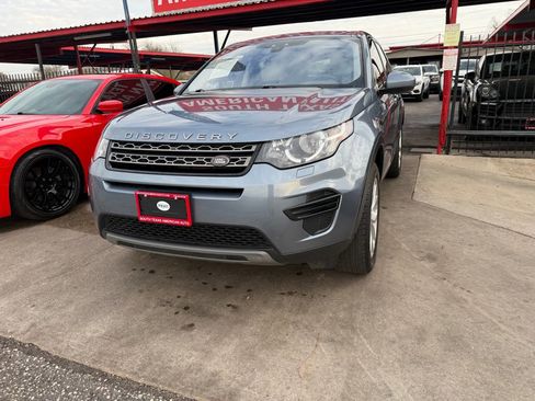 Used 2019 Land Rover Discovery Sport SE image 4