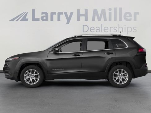 Used 2016 Jeep Cherokee Sport FWD image 3