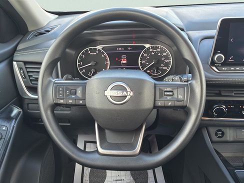 Used 2025 Nissan Rogue S AWD/4WD image 18