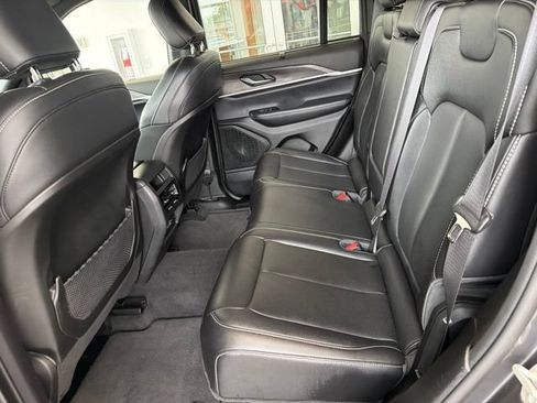 Used 2024 Jeep Grand Cherokee Limited w/ Luxury Tech Group II AWD/4WD image 16