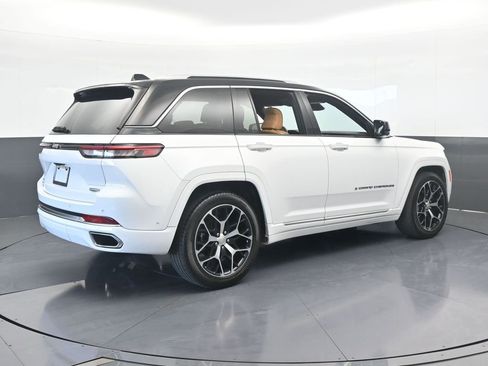 Used 2024 Jeep Grand Cherokee Summit image 6