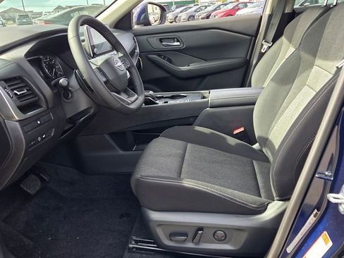 Used 2026 Nissan Rogue SV image 5