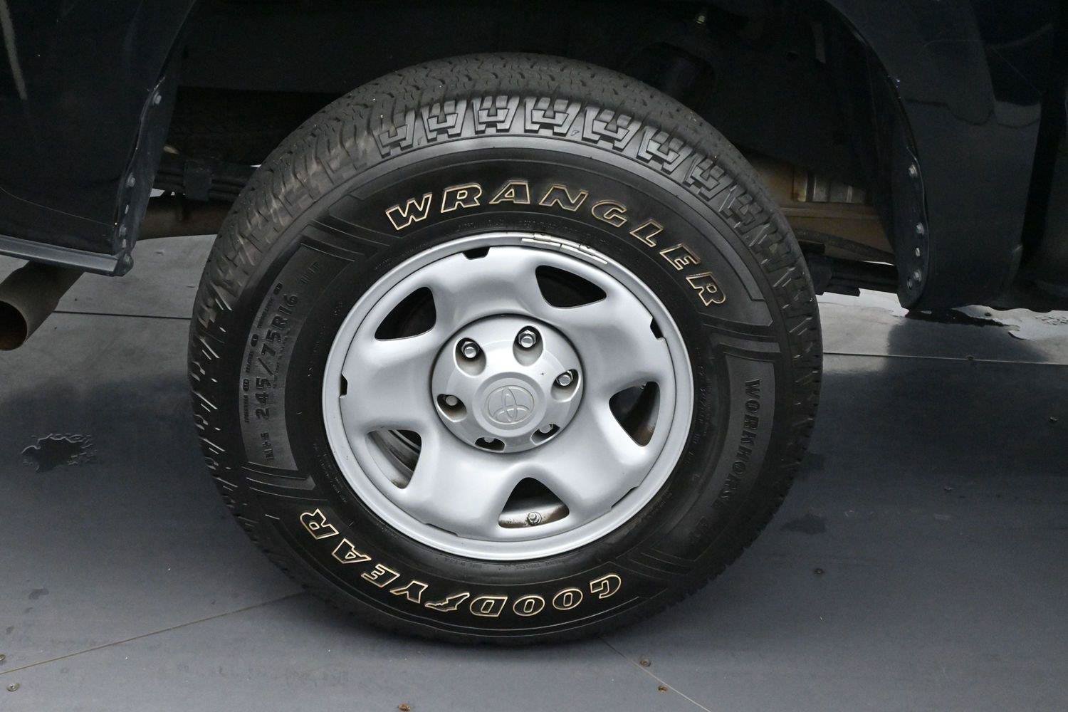Used 2023 Toyota Tacoma SR w/ SR Convenience Package RWD image 29