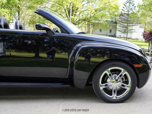 Used 2005 Chevrolet SSR w/ Preferred Equipment Group RWD image 11