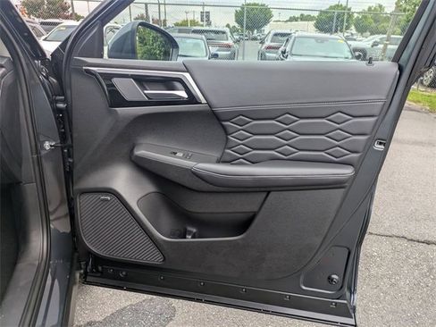 New 2025 Mitsubishi Outlander SEL image 31