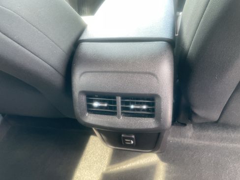 Certified 2024 Chevrolet Equinox LT FWD image 16