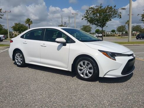 Used 2025 Toyota Corolla LE FWD image 1