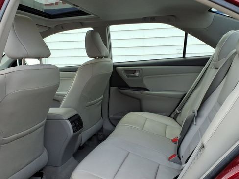 Used 2016 Toyota Camry XLE w/ Moonroof Package image 11