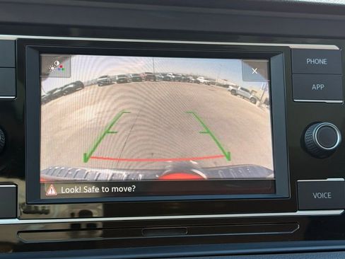 Used 2021 Volkswagen Jetta SE w/ SE Cold Weather Package image 10