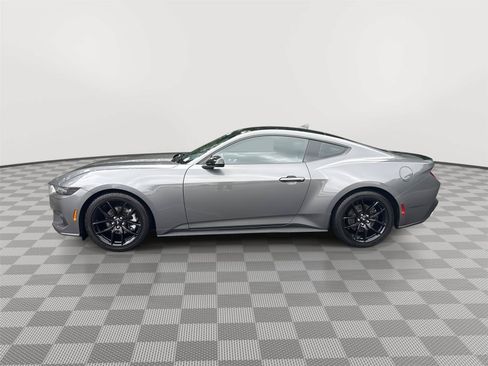 Used 2024 Ford Mustang Coupe RWD image 9