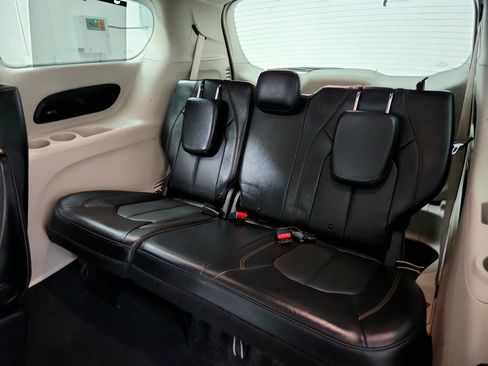 Used 2020 Chrysler Pacifica Touring-L Plus FWD image 24