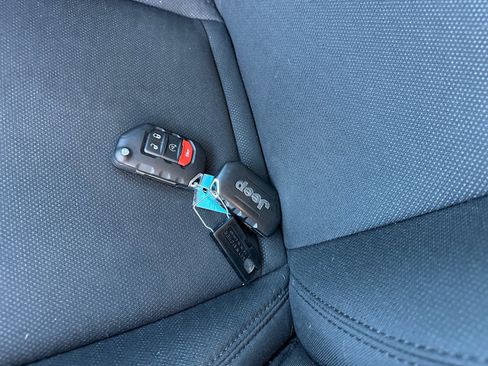 Used 2020 Jeep Wrangler Unlimited Sport S image 32