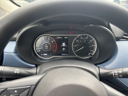 Used 2025 Nissan Versa SV FWD image 17