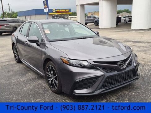 Used 2023 Toyota Camry SE FWD image 1