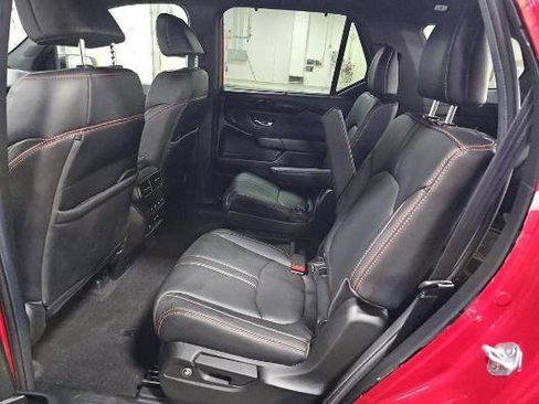 Used 2025 Honda Pilot TrailSport image 10