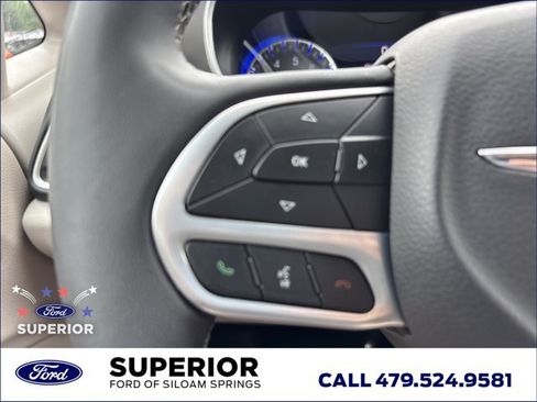 Used 2024 Chrysler Pacifica Touring-L FWD image 30