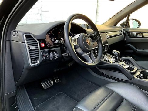 Certified 2023 Porsche Cayenne S Platinum image 4