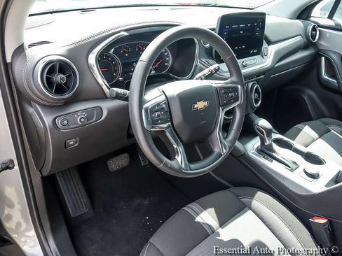 Used 2025 Chevrolet Blazer LT AWD/4WD image 11