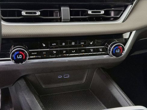 Used 2025 Chevrolet Equinox LT w/ Convenience Package II FWD image 20