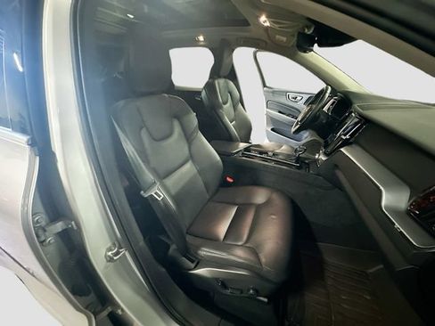 Used 2019 Volvo XC60 T6 Momentum w/ Multimedia Package AWD/4WD image 30