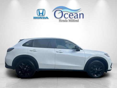 Used 2024 Honda HR-V Sport image 2