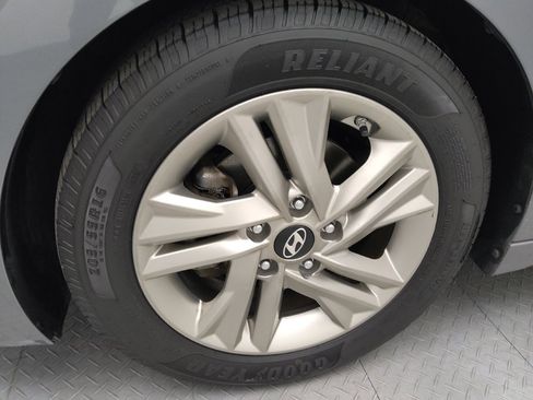 Used 2019 Hyundai Elantra SEL FWD image 31