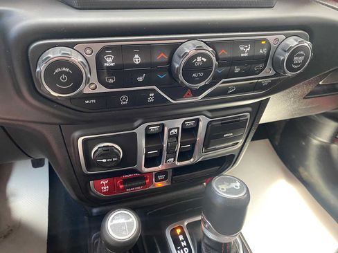 Used 2018 Jeep Wrangler Unlimited Rubicon AWD/4WD image 25