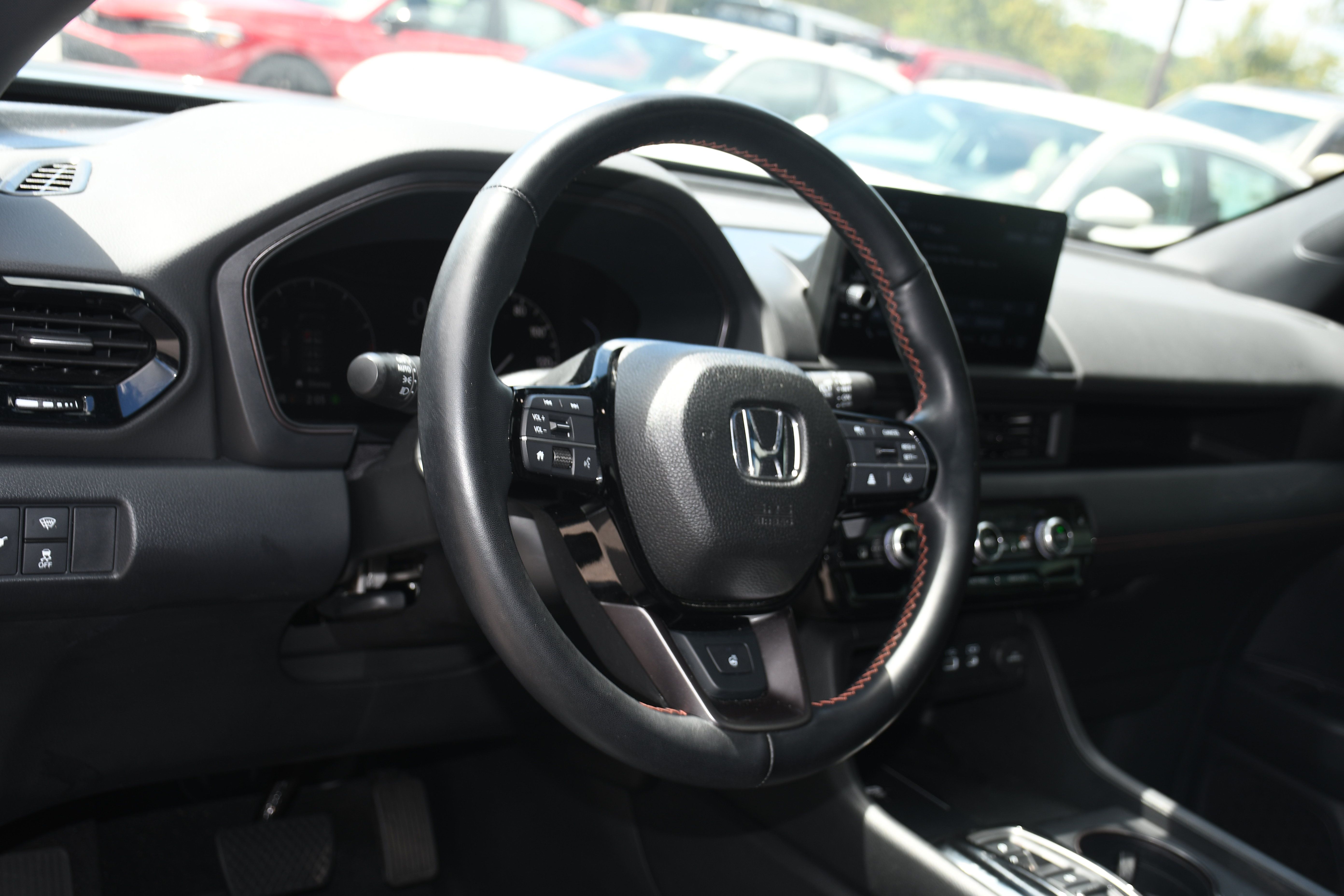 Used 2025 Honda Pilot TrailSport image 11