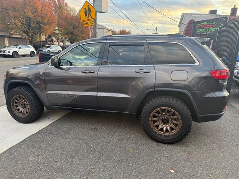 Used 2017 Jeep Grand Cherokee Laredo w/ Quick Order Package 23E image 3