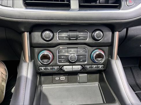 Used 2024 Chevrolet Tahoe High Country AWD/4WD image 32
