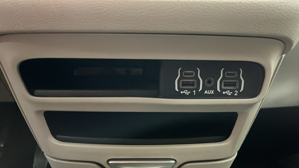 Used 2023 Chrysler Pacifica Touring-L FWD image 32