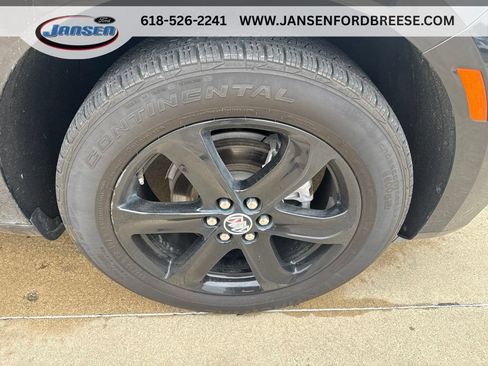 Used 2023 Buick Enclave Essence w/ Experience Buick Package FWD image 2