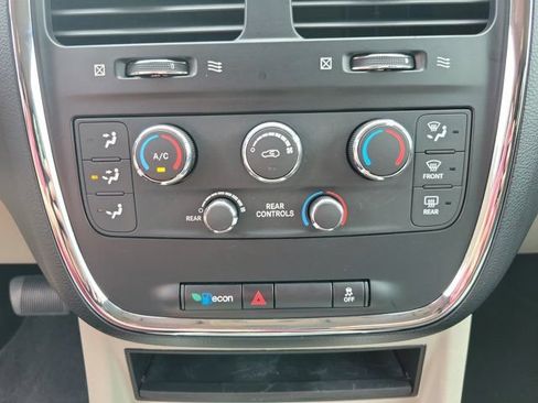 Used 2012 Dodge Grand Caravan SXT FWD image 13