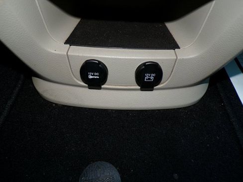 Used 2014 Chrysler Town & Country Touring image 29