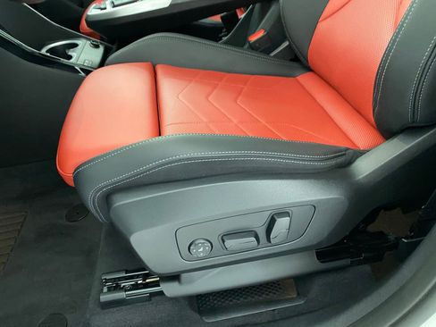 Used 2025 BMW X1 xDrive28i w/ Premium Package image 12