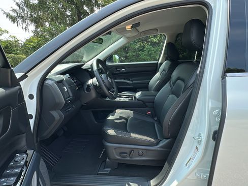 Certified 2024 Nissan Pathfinder SL w/ Cargo Package image 12