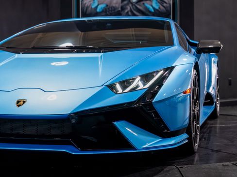 Used 2023 Lamborghini Huracan Tecnica image 10