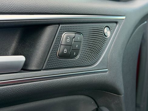 Used 2019 Ford Edge Titanium FWD image 20