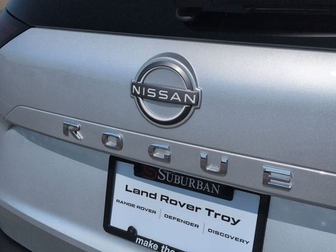 Used 2023 Nissan Rogue SV AWD/4WD image 12