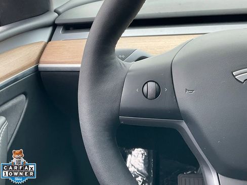 Used 2024 Tesla Model Y 2WD image 58