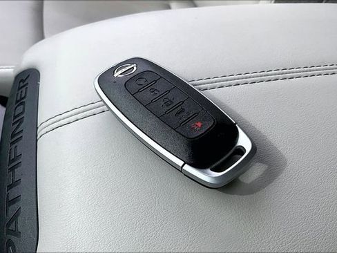 Used 2024 Nissan Pathfinder SL image 35