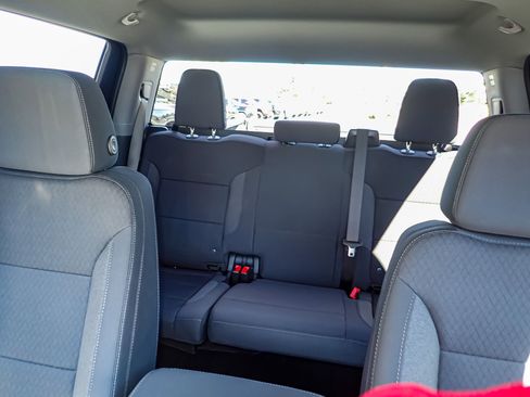 Used 2025 Chevrolet Silverado 2500 Custom w/ Custom Value Package image 21