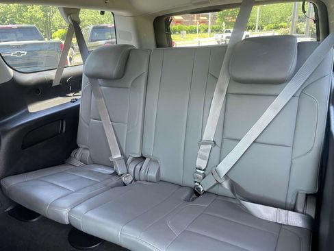 Used 2015 Chevrolet Suburban LT RWD image 11