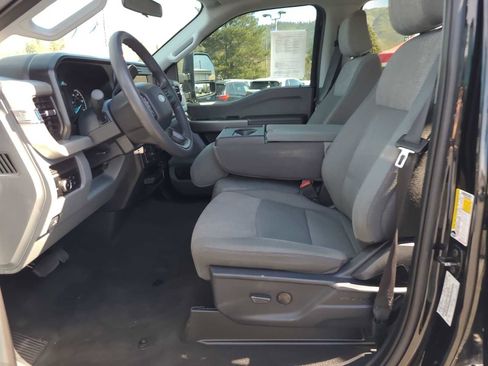 Used 2025 Ford F250 XLT w/ FX4 Off-Road Package image 19