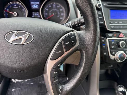 Used 2013 Hyundai Elantra GT FWD image 18