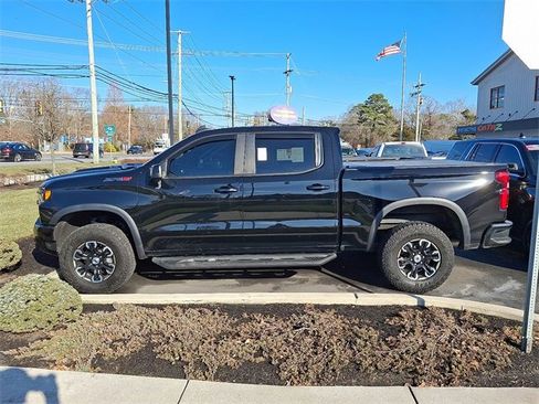 Used 2022 Chevrolet Silverado 1500 ZR2 w/ Technology Package image 5