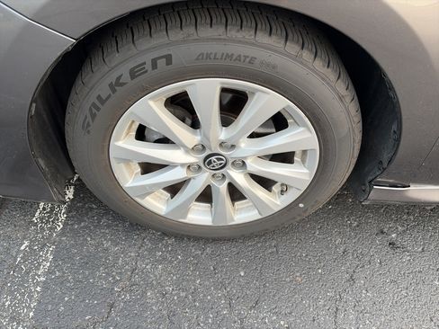 Used 2019 Toyota Camry LE FWD image 9